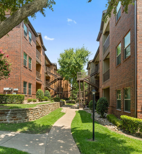 Larkin Apartment Homes Image 11