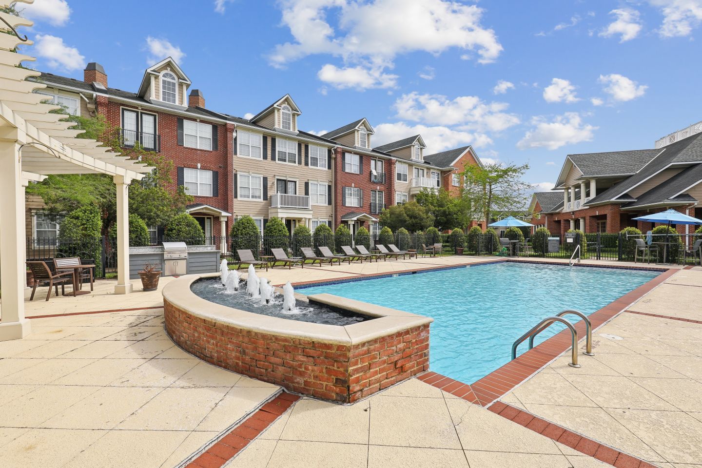 Nav850 at Olde Towne Image 1