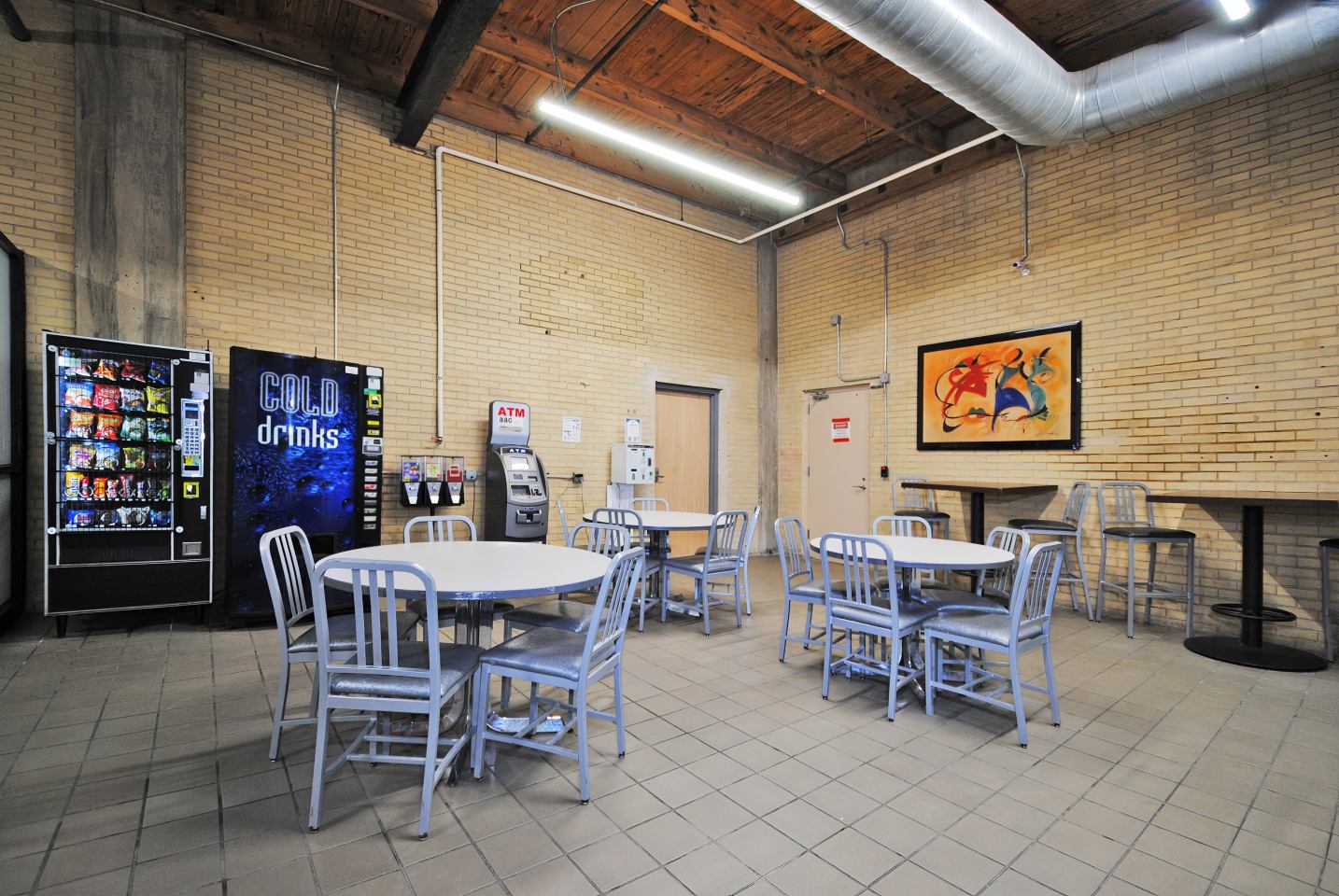 Off Broadway Apartments Image 19