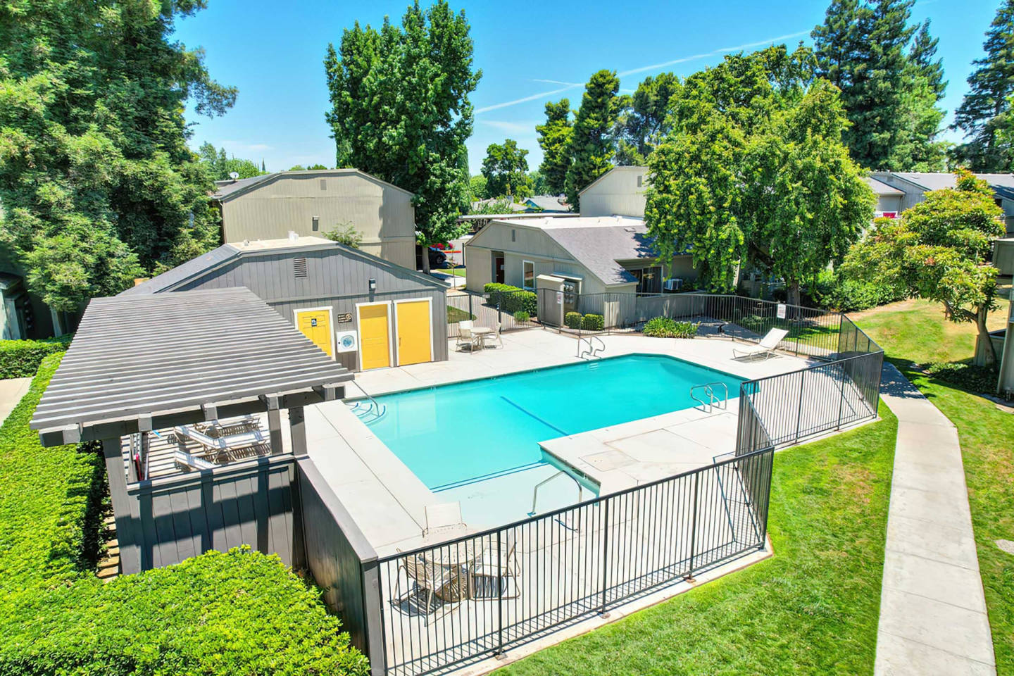 The Redwoods Apartments Image 20
