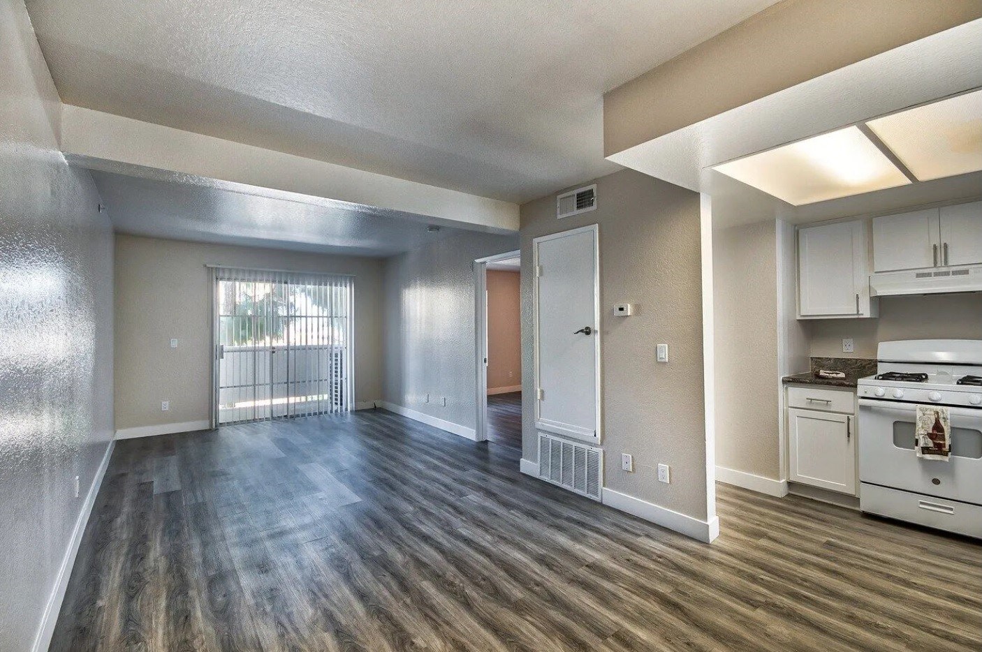 Park Tower Apartments Image 11