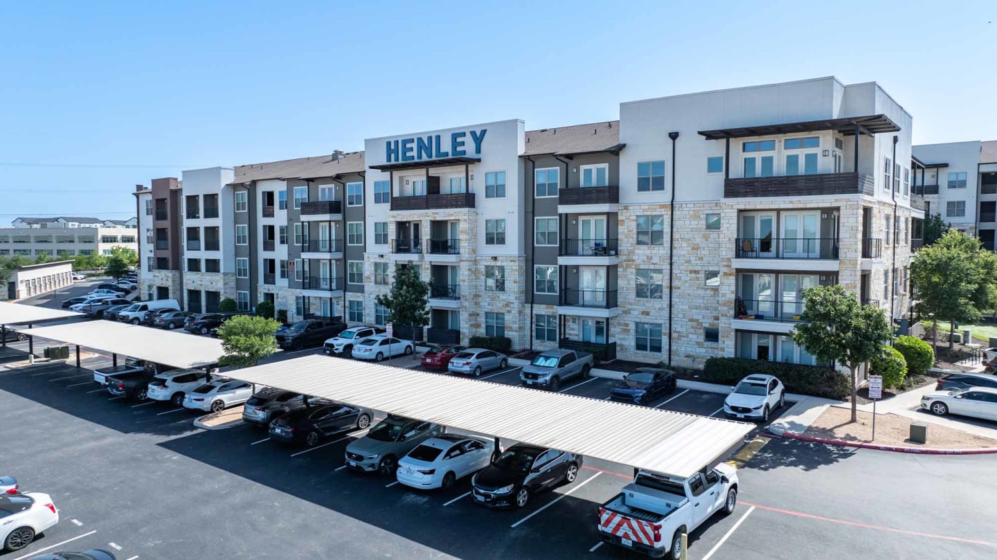 Henley at the Rim Image 15