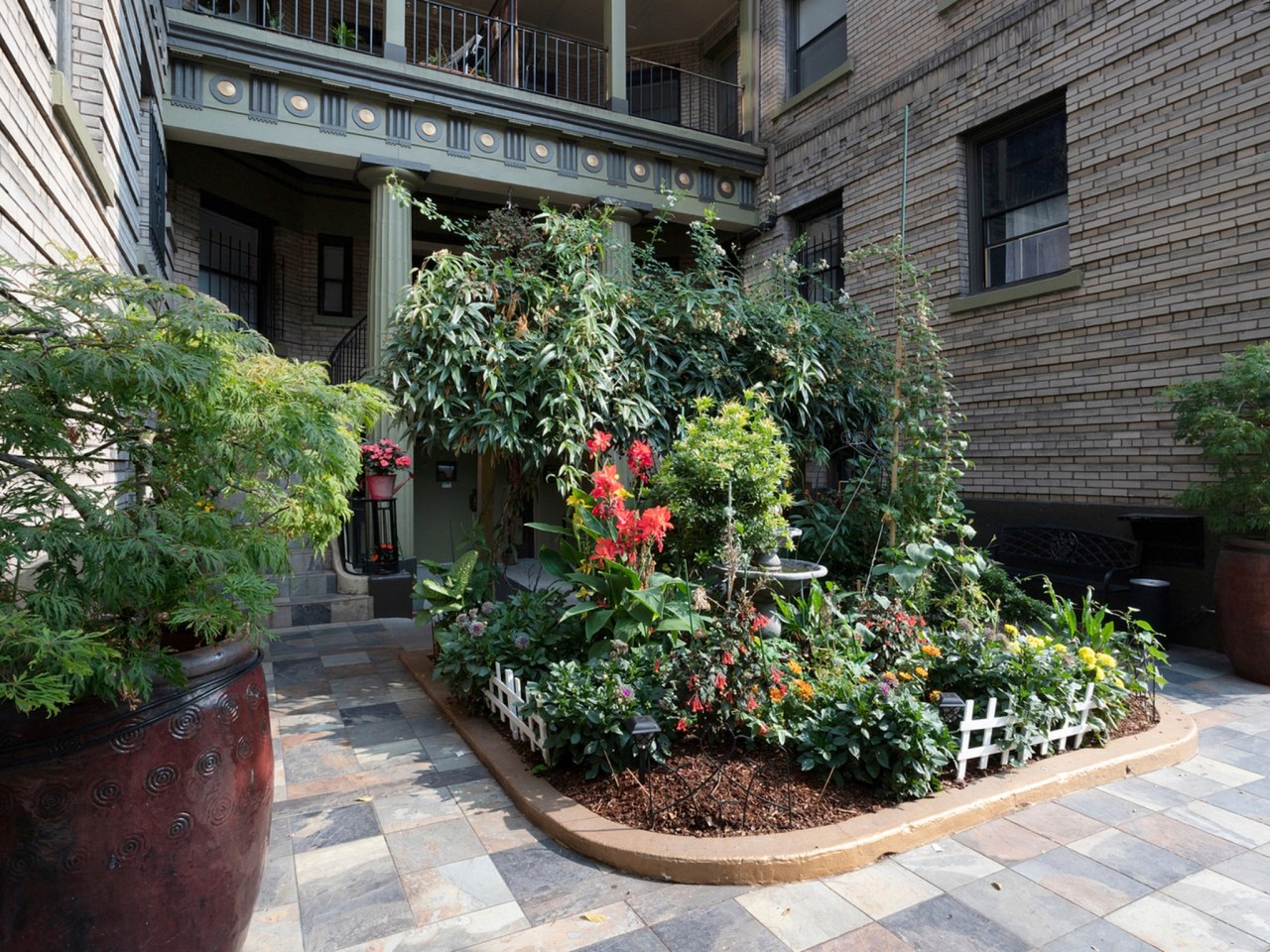 Highland Court Image 3