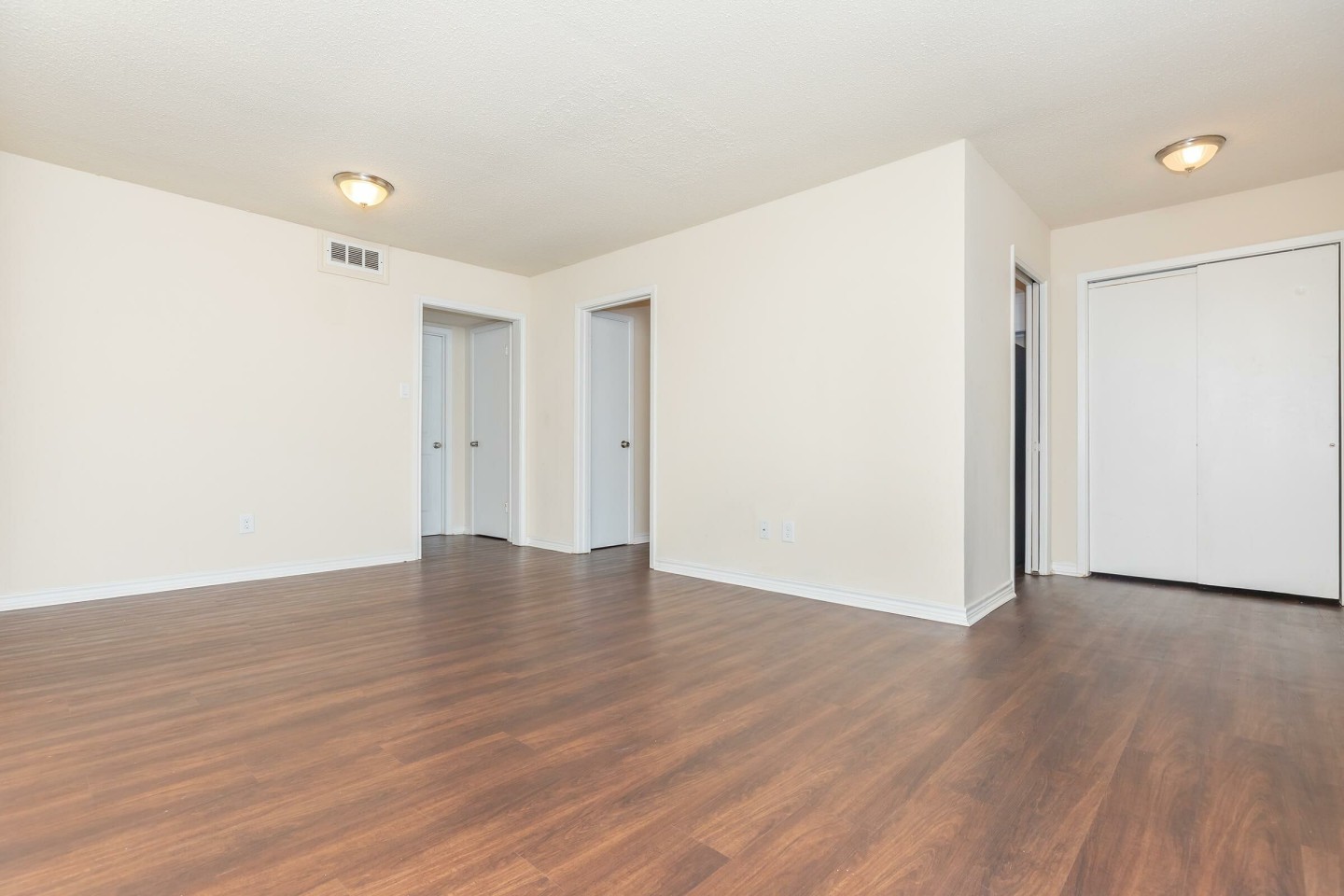 Camelot Apartments Image 6