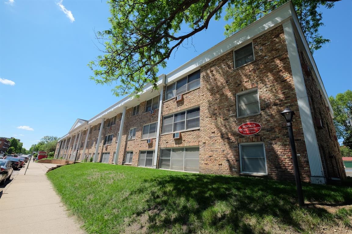 Bryant Manor Apartments Image 7