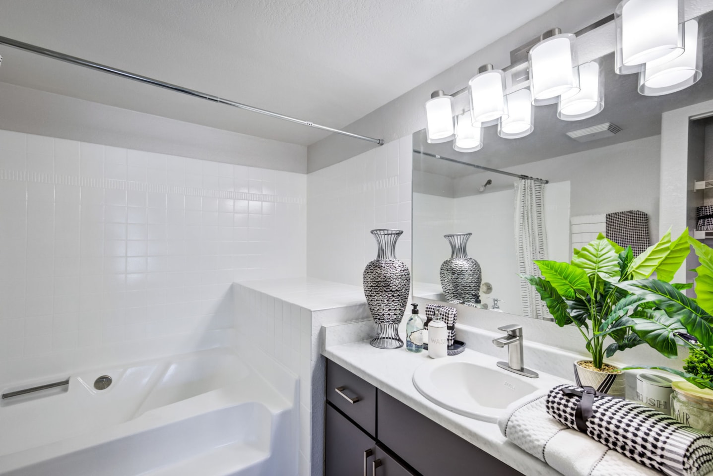 Montego Bay Apartment Homes Image 11