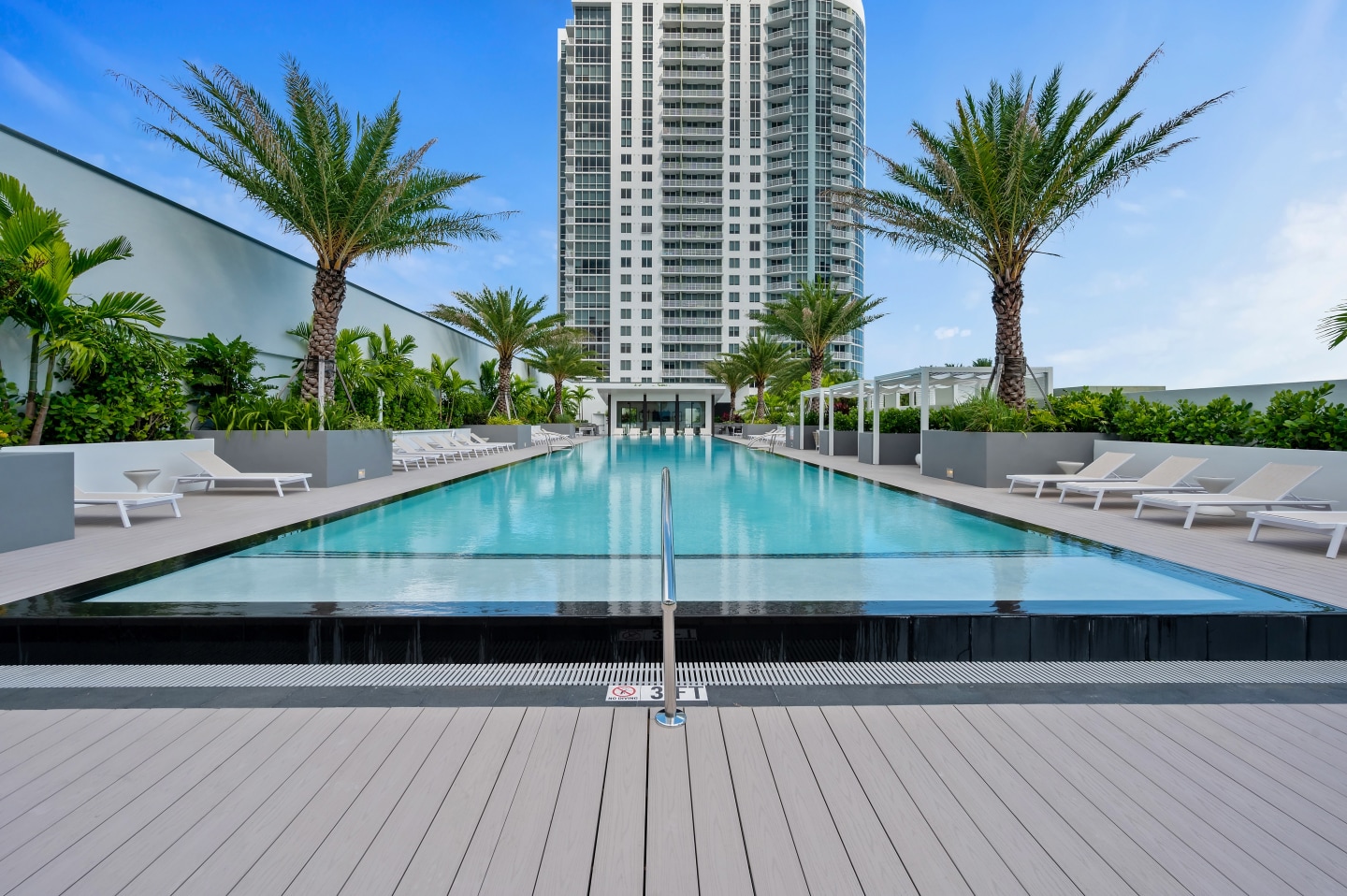 10X Las Olas Walk Image 4