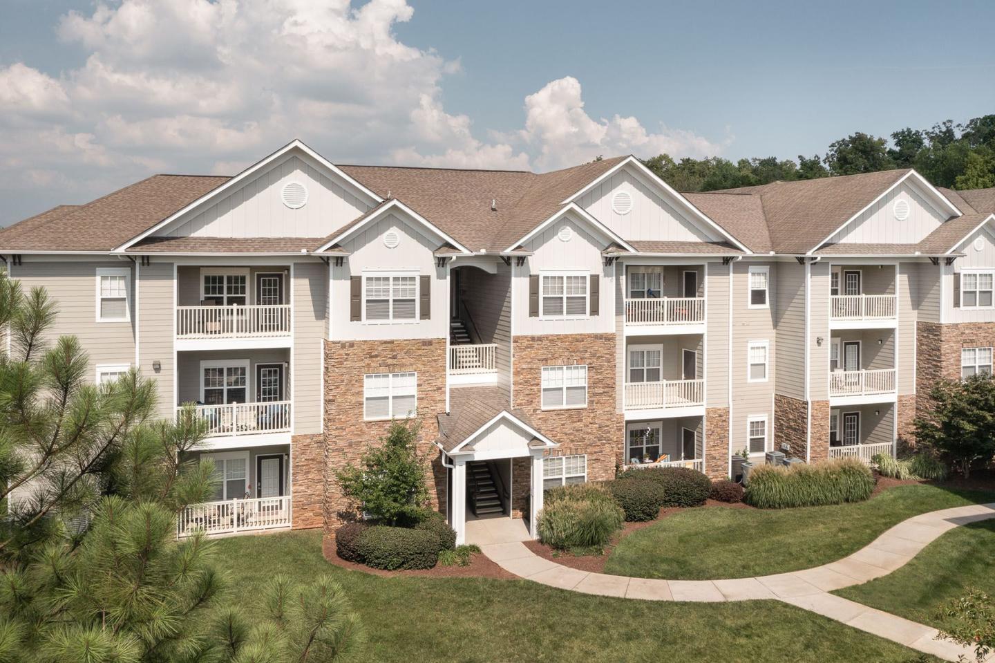 Vintage Creekwood Park Apartments Image 3