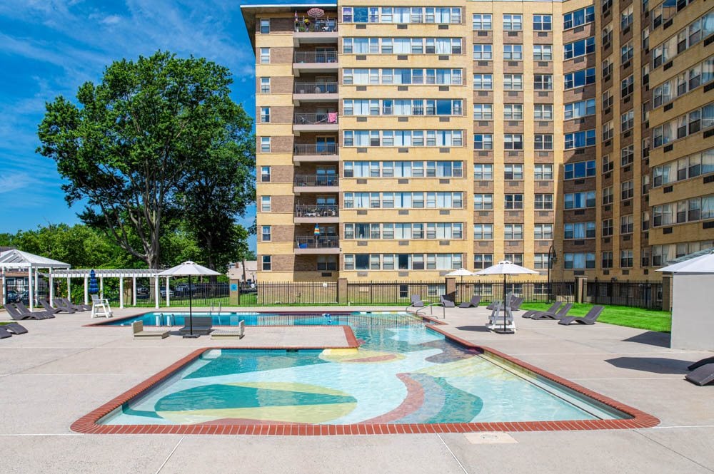 Parkview Towers Image 12