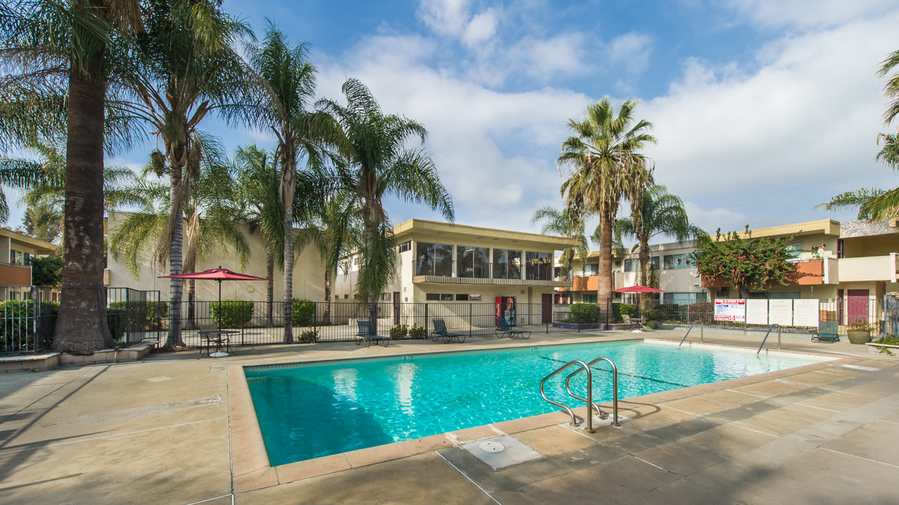 Las Palmas Apartments Image 1