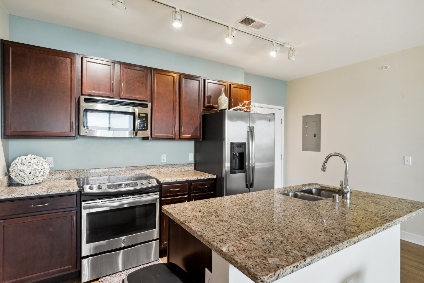 Waterside at RiverPark Place Image 12