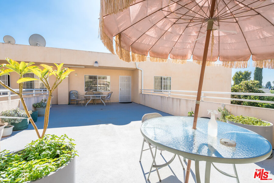 6919 Coldwater Canyon Ave Image 2