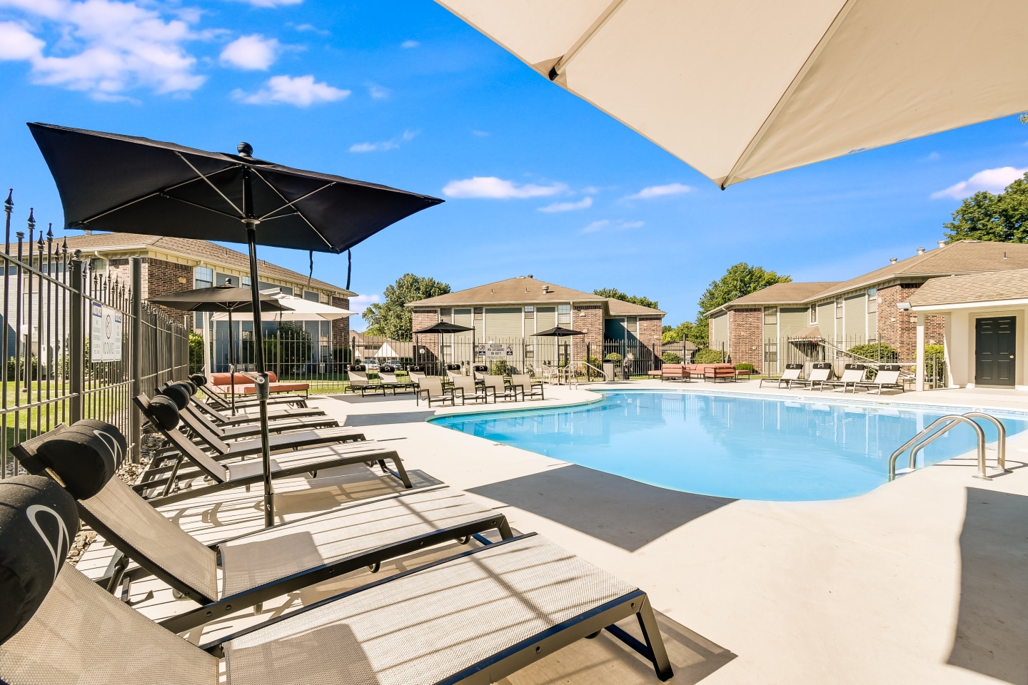The Arbor Apartments and Townhomes Image 4