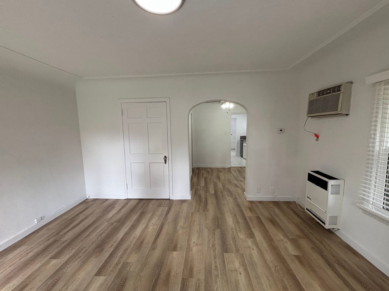 5225 De Longpre Ave. Image 1