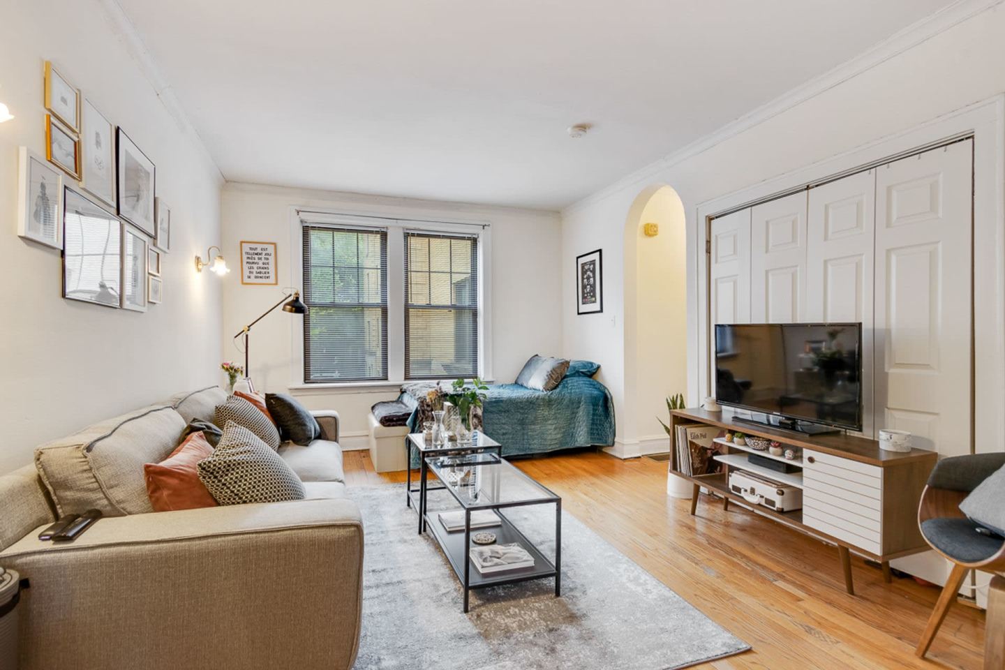 3618 North Marshfield Ave. Apt. Image 5