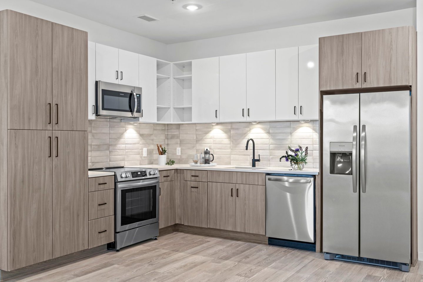 1510 Belleville Image 27
