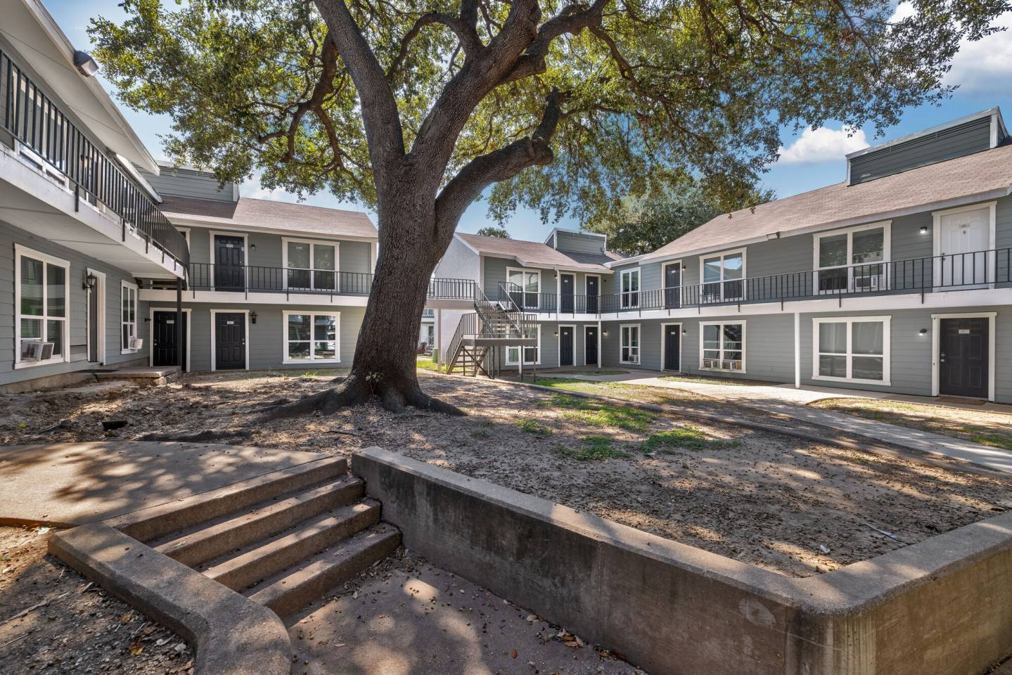 Azul Apartment Homes Image 1