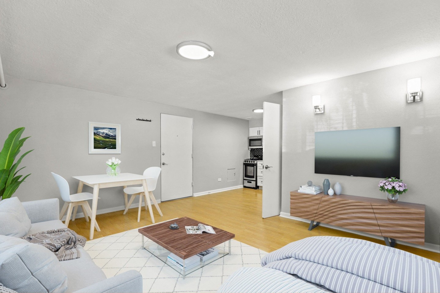 1355 Pearl Image 3