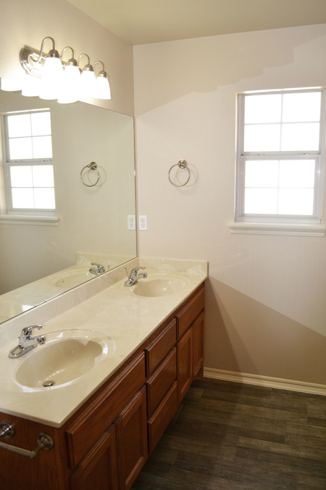 Sydney Court Townhomes Image 13