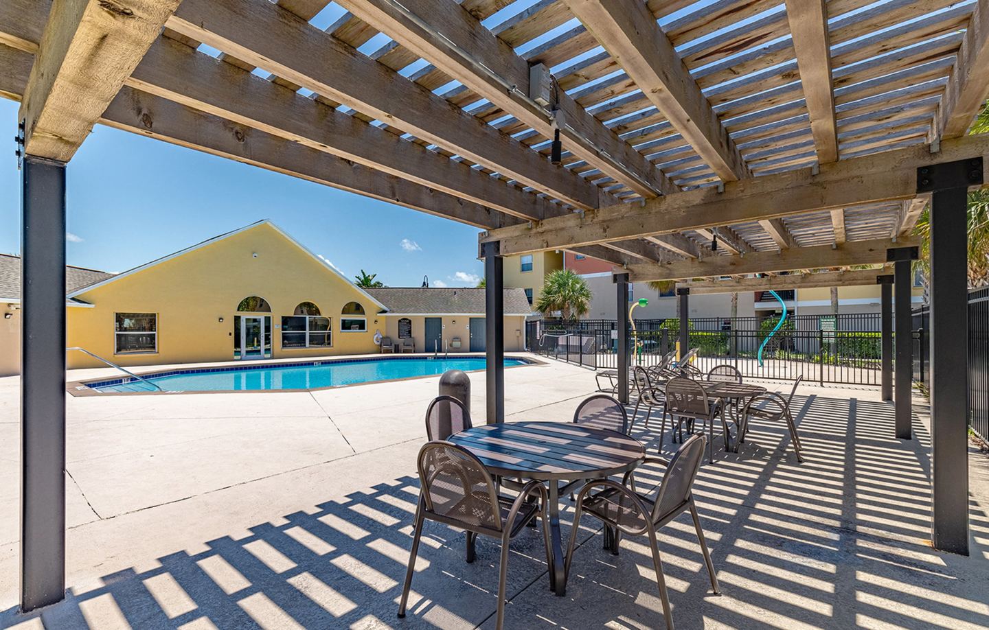 Regency Palms Apartments - Affordable Housing Image 11