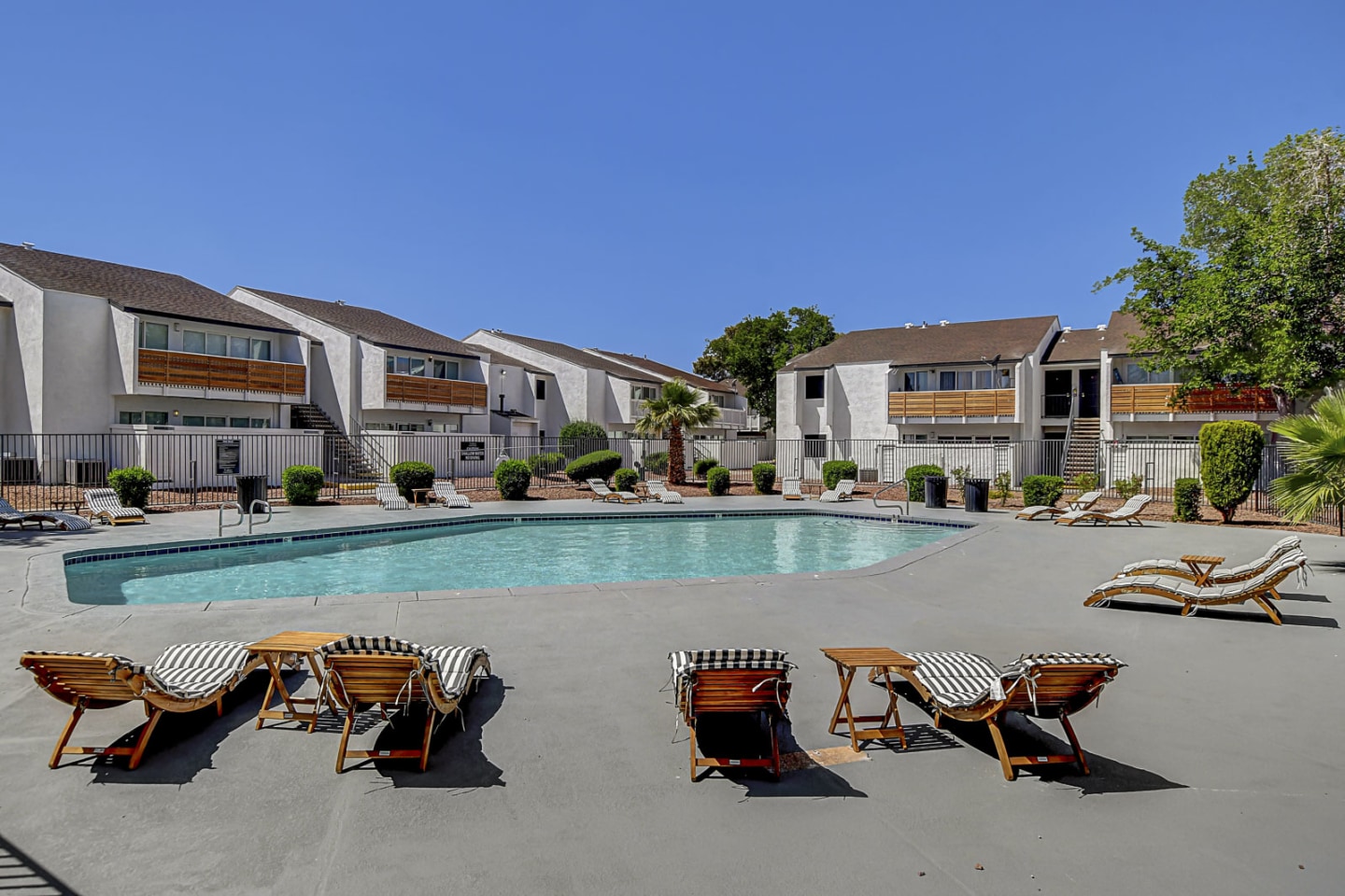 Tides at North Paradise Apartments Image 16