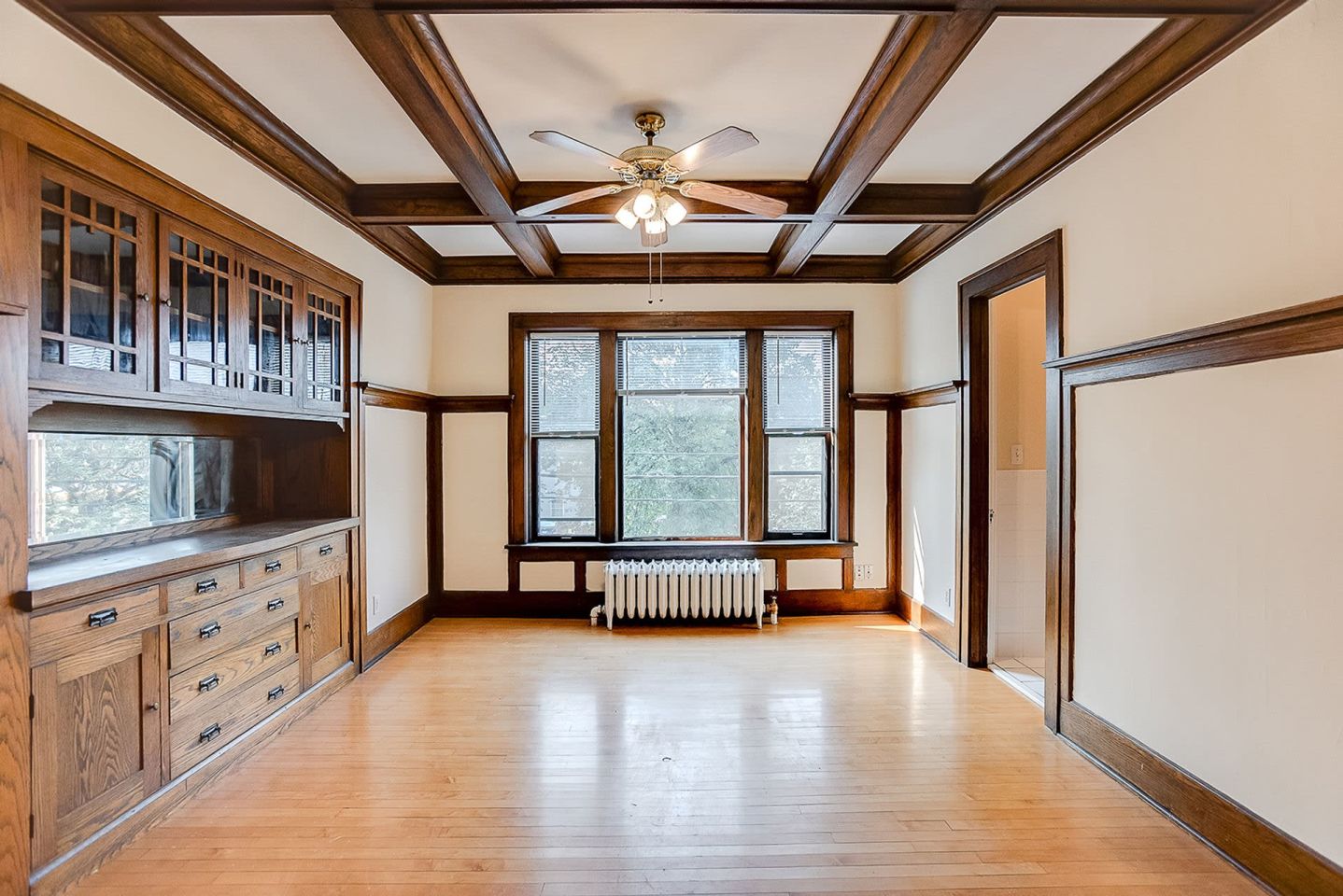 2124 Garfield Avenue South Image 4