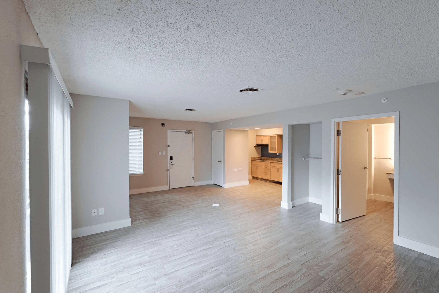 Pelican Lake Apartment Homes Image 13
