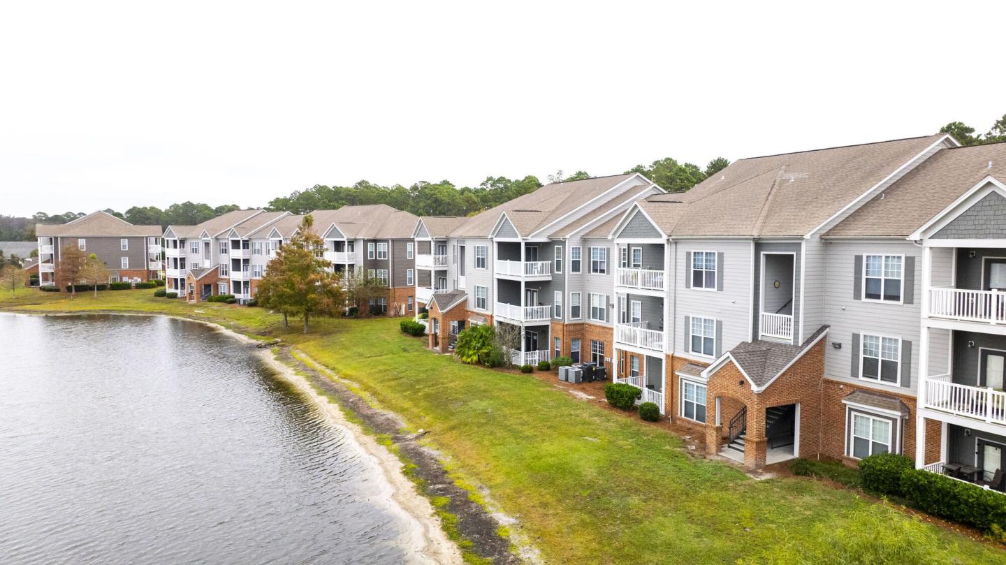 Odyssey Lake Apartments Image 4