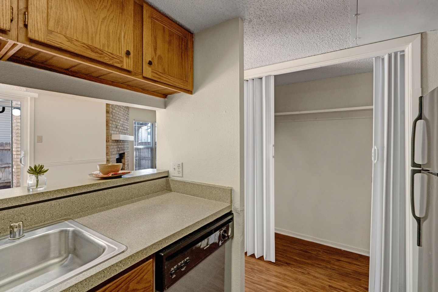 SUMMERTREE PLACE Image 4