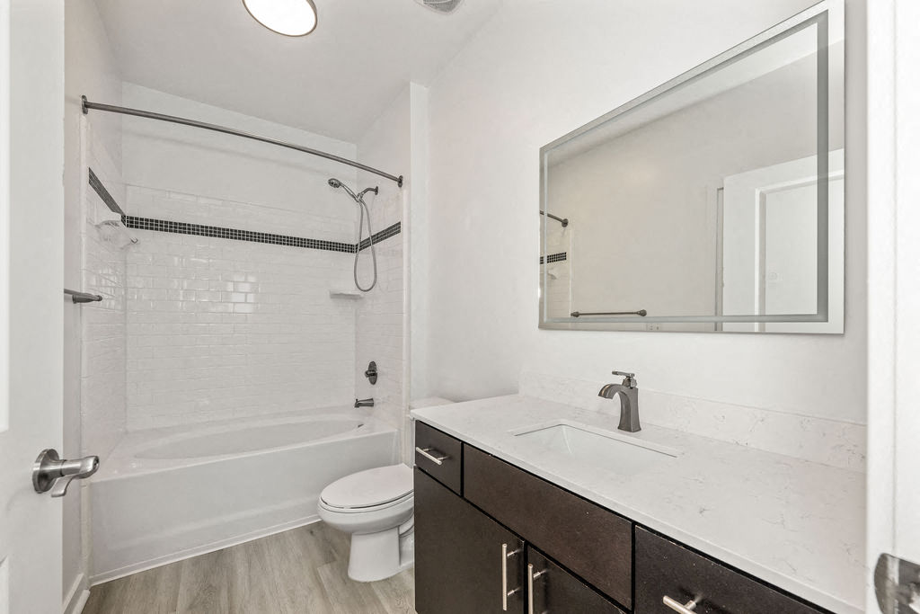 Midtown 205 Image 18