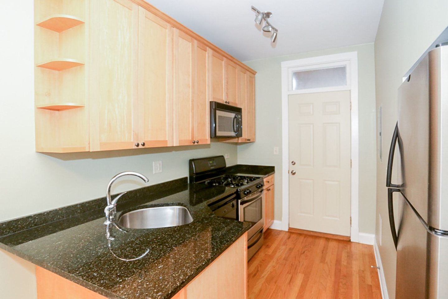 4808 North Paulina Apt. Image 6