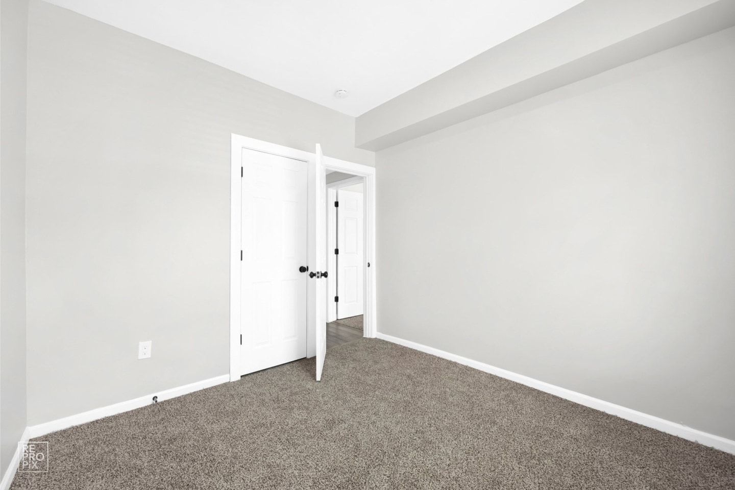 5749 W Chicago Image 15