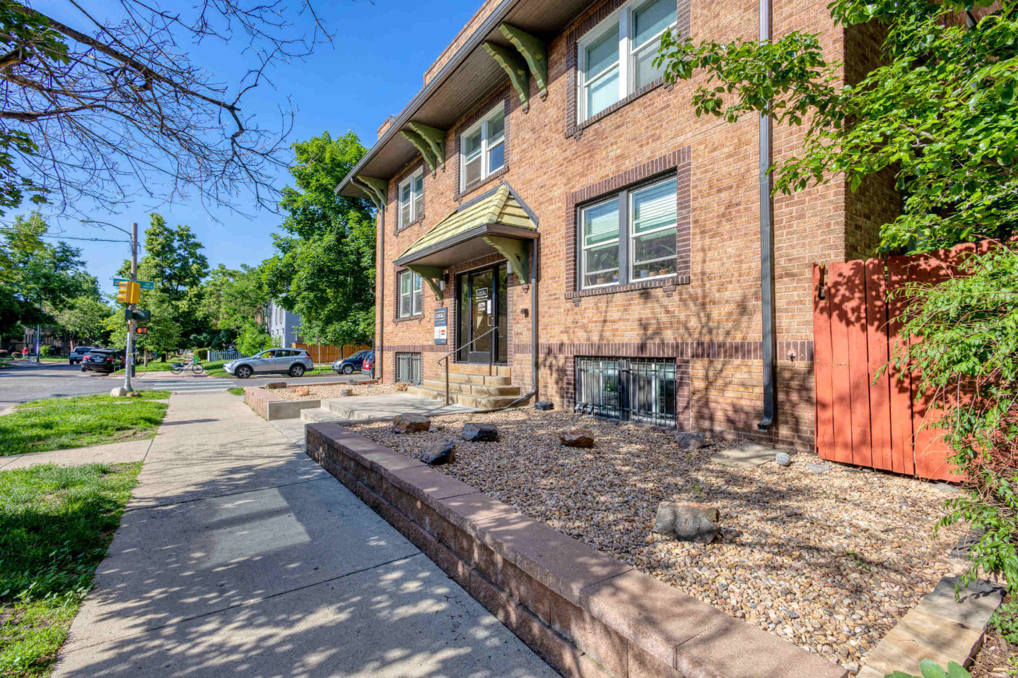 1170 Logan Image 27