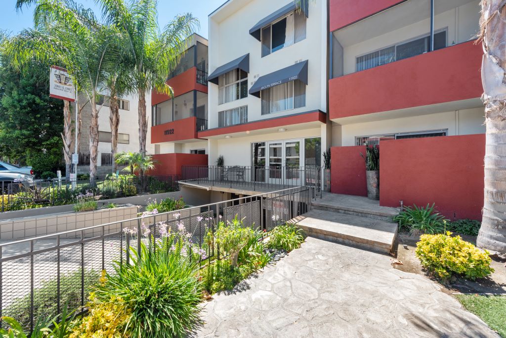 Jaclyn Terrace Image 30