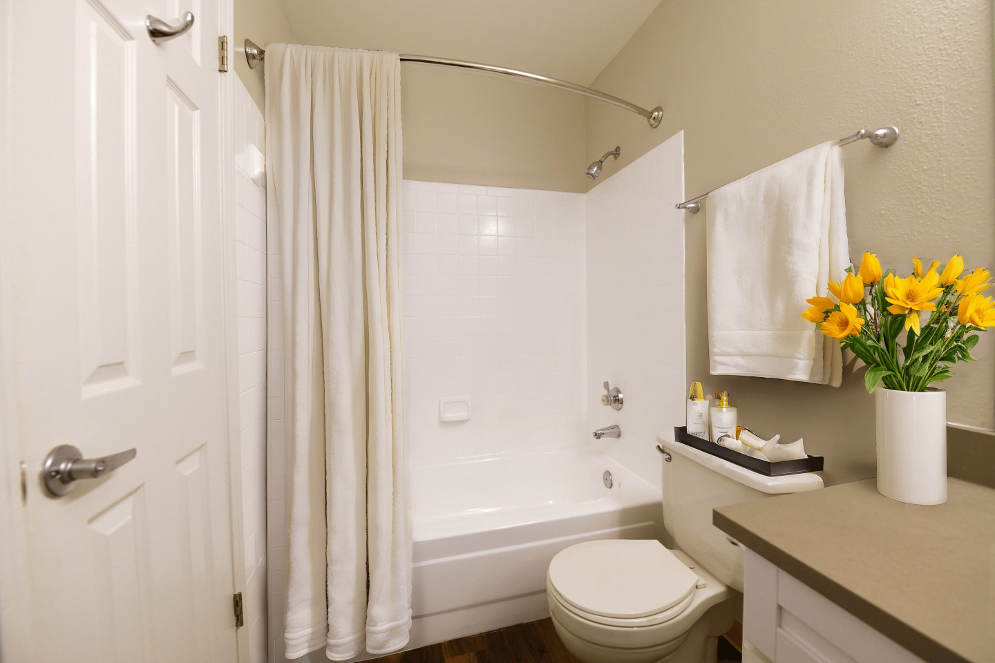 Emerald Place Image 15