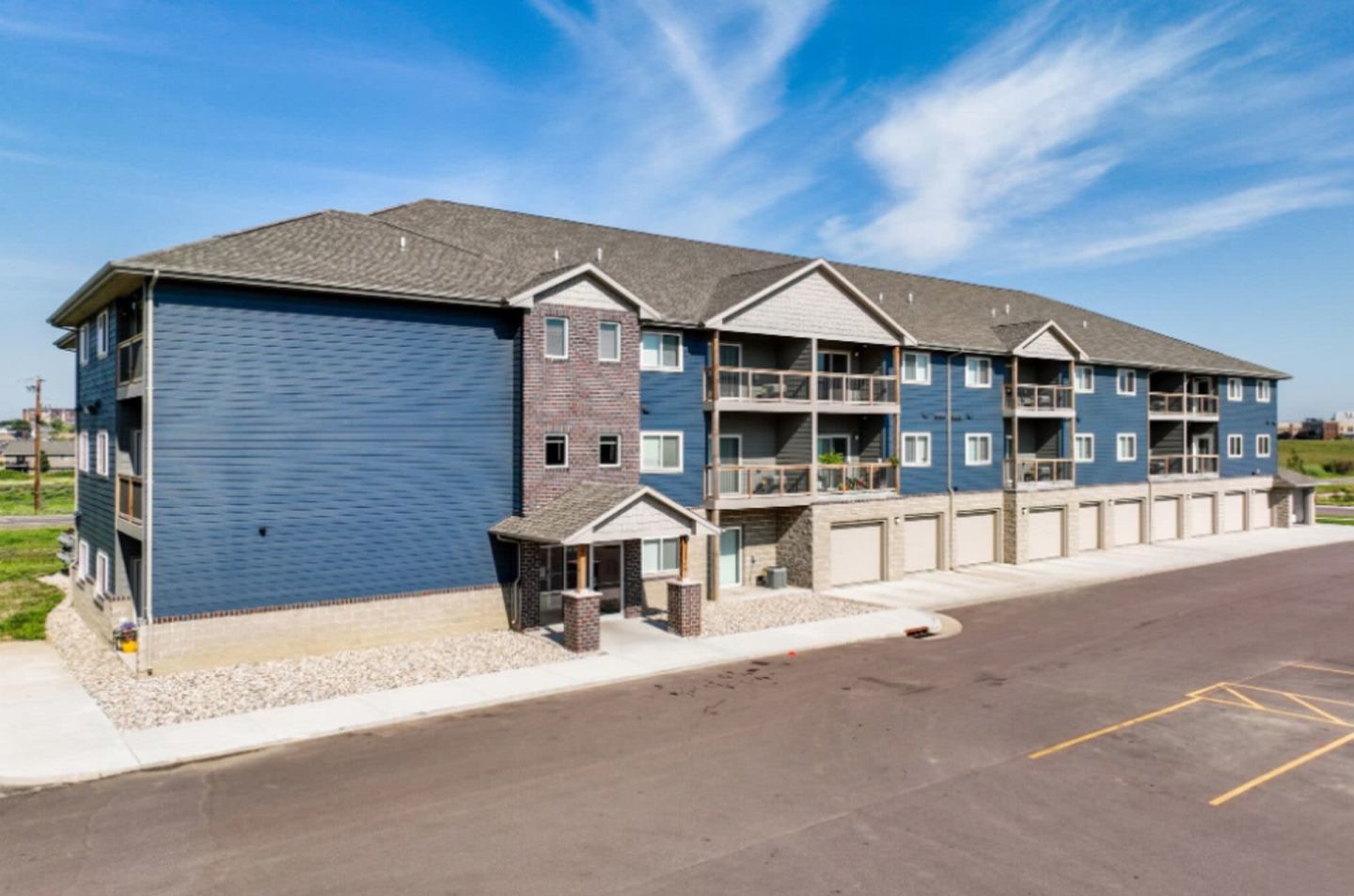Pinnacle Point Apartments Image 1