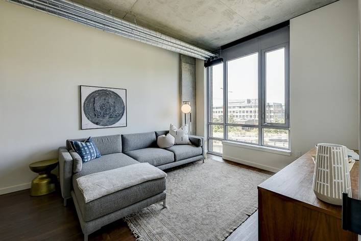 624 Yale Image 17