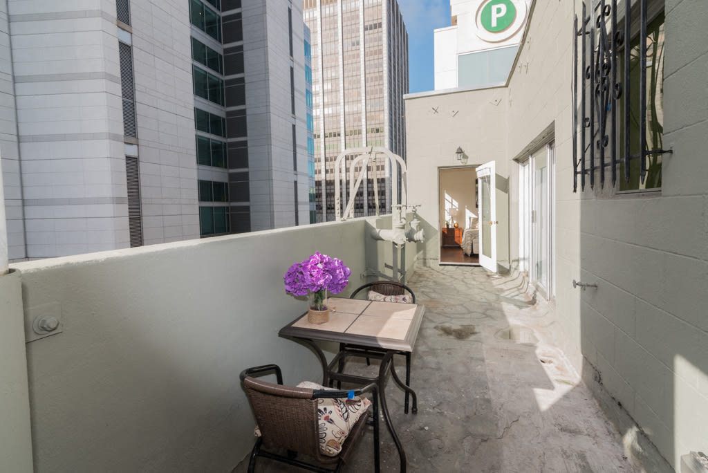 324 Larkin Image 6