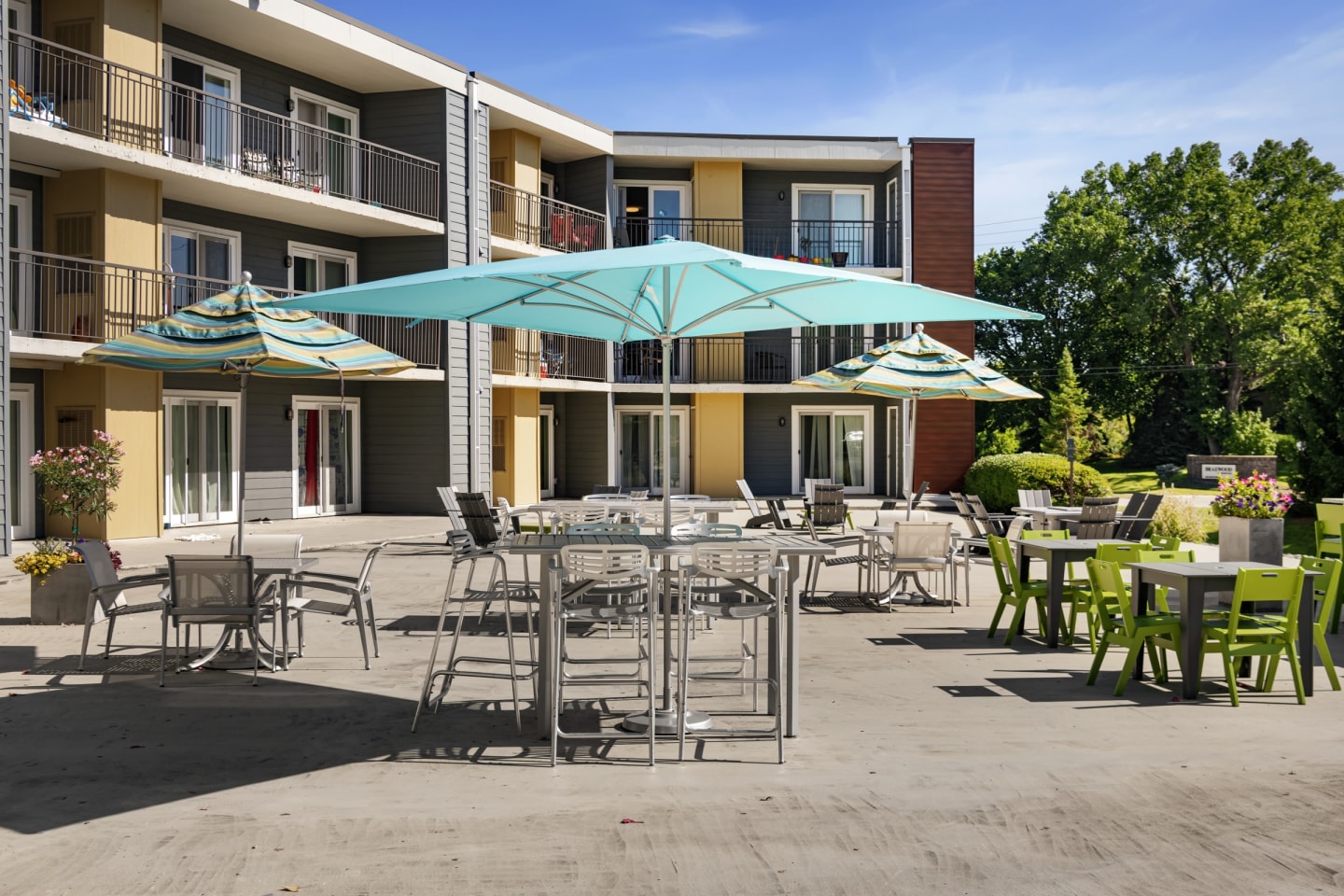Pebblebrook Court Image 20