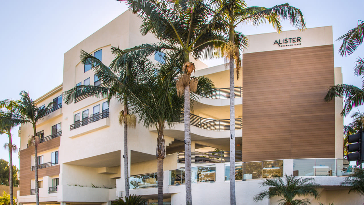 Alister Sherman Oaks Image 7