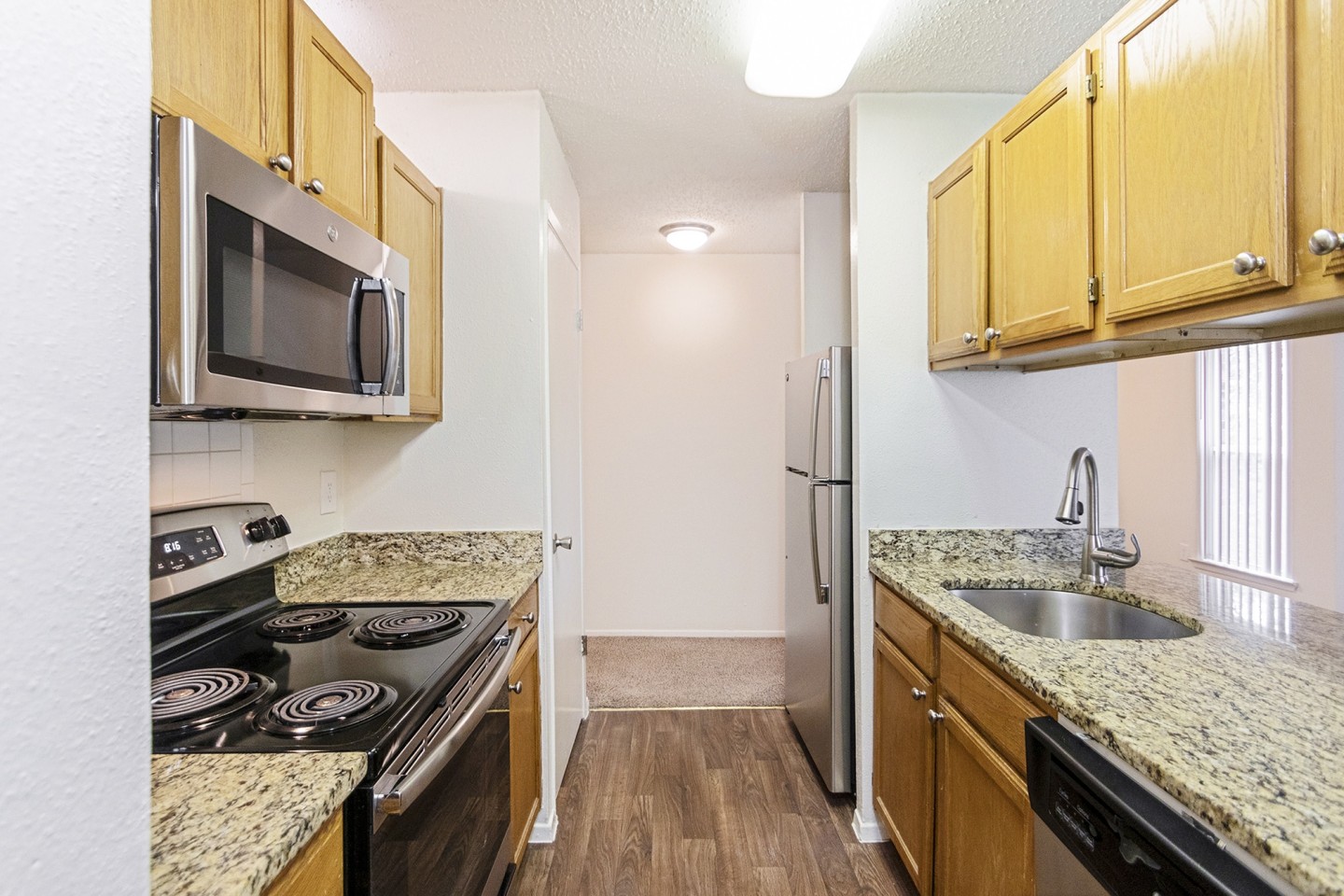 Cambridge Court Apartments Image 23