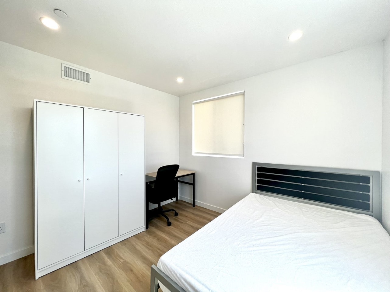 1654 W 35th Street - Co-Living Housing Image 3