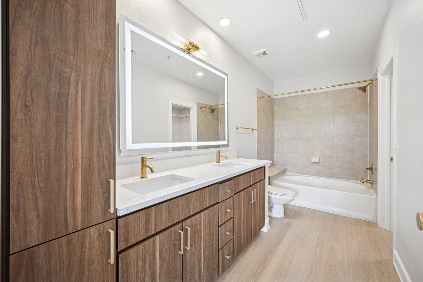 4550 Cherry Creek Image 26