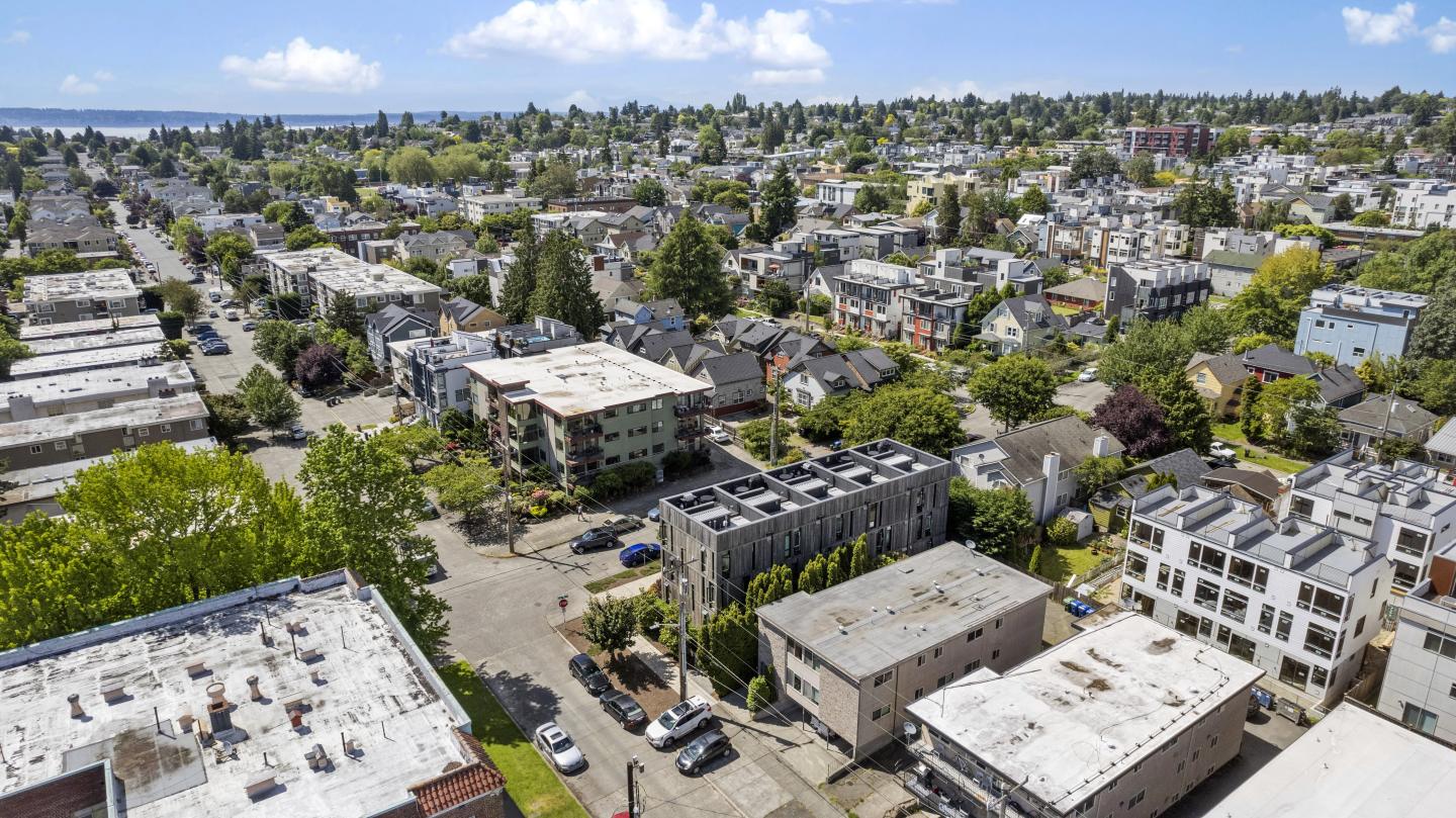 5902 Ballard Apartments Image 16