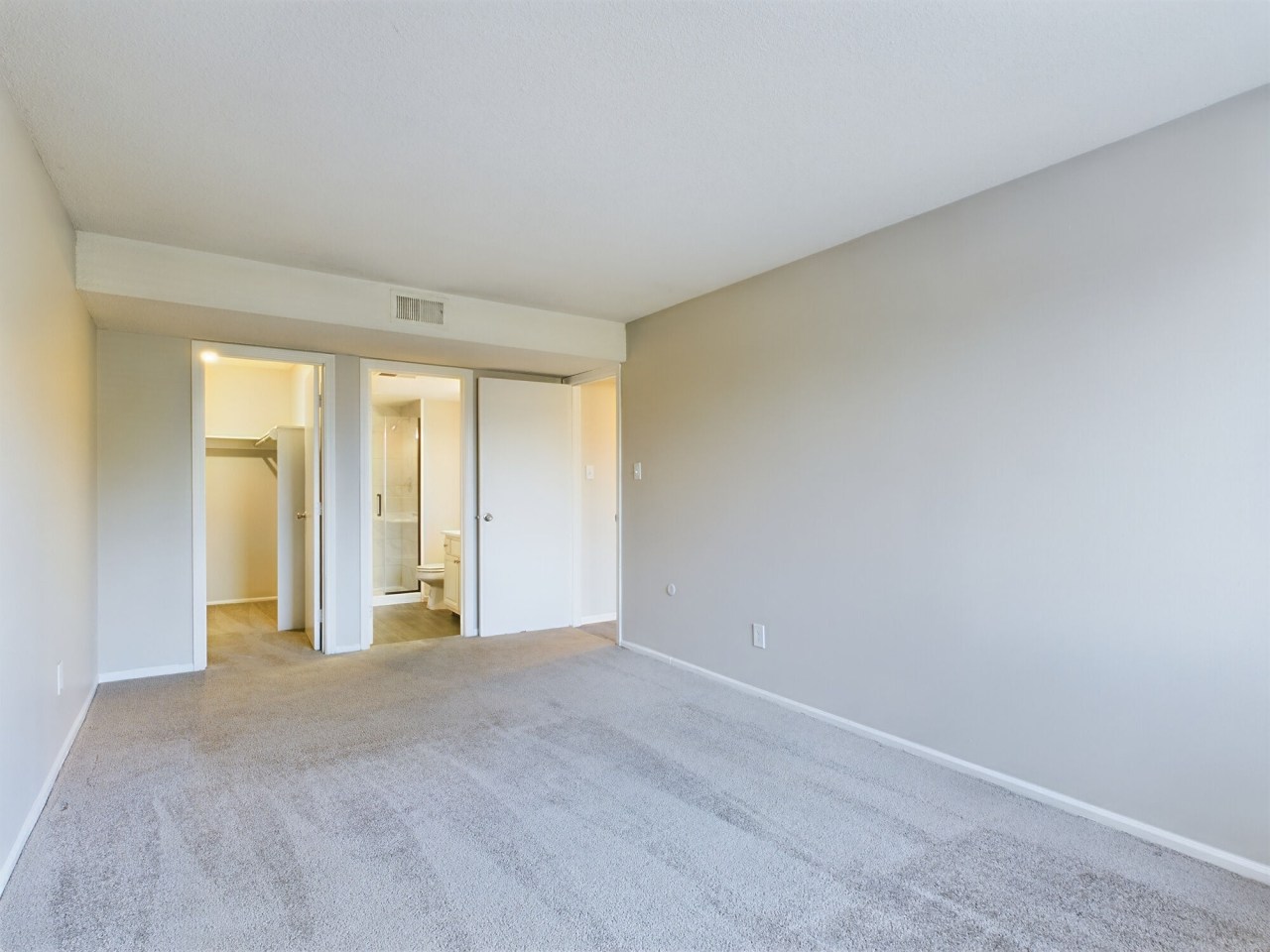 Edgewater Apartments Image 14