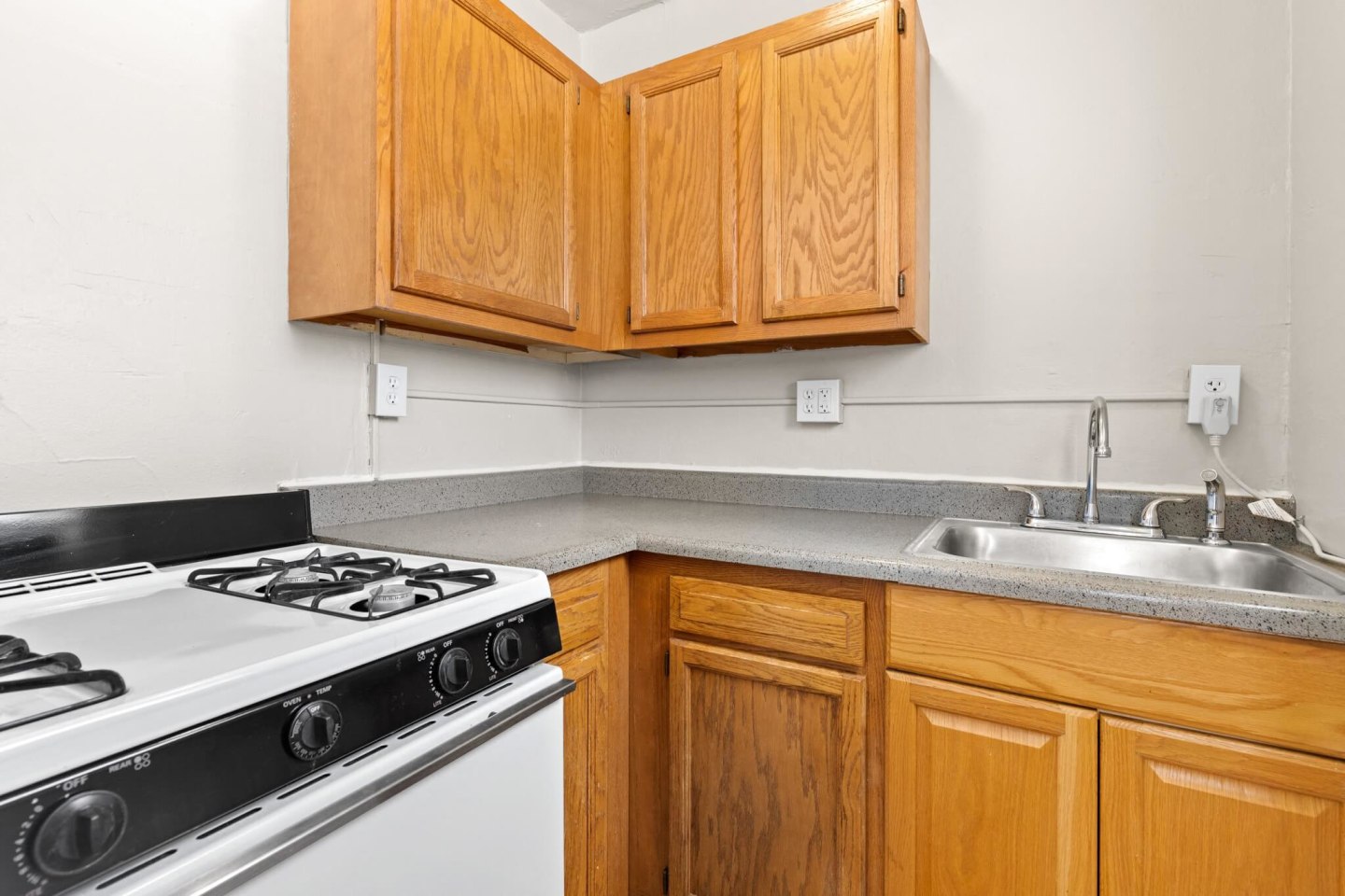 1170 Logan Image 8