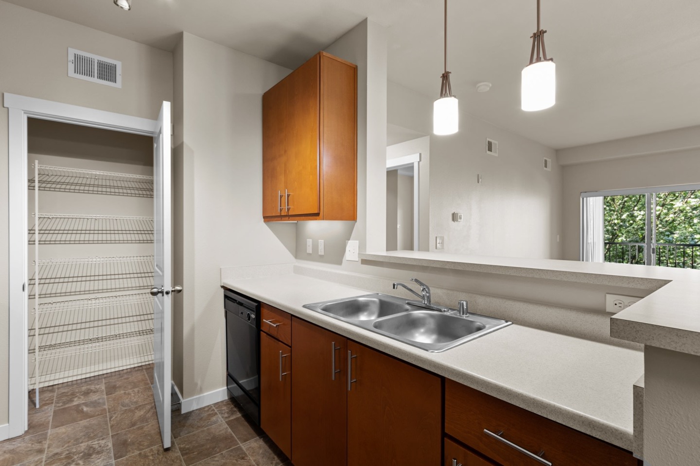 Island View Apartments Image 20