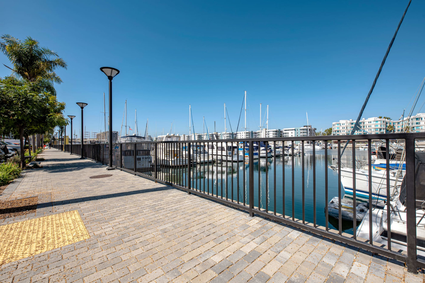 Harborside Marina Bay Image 24