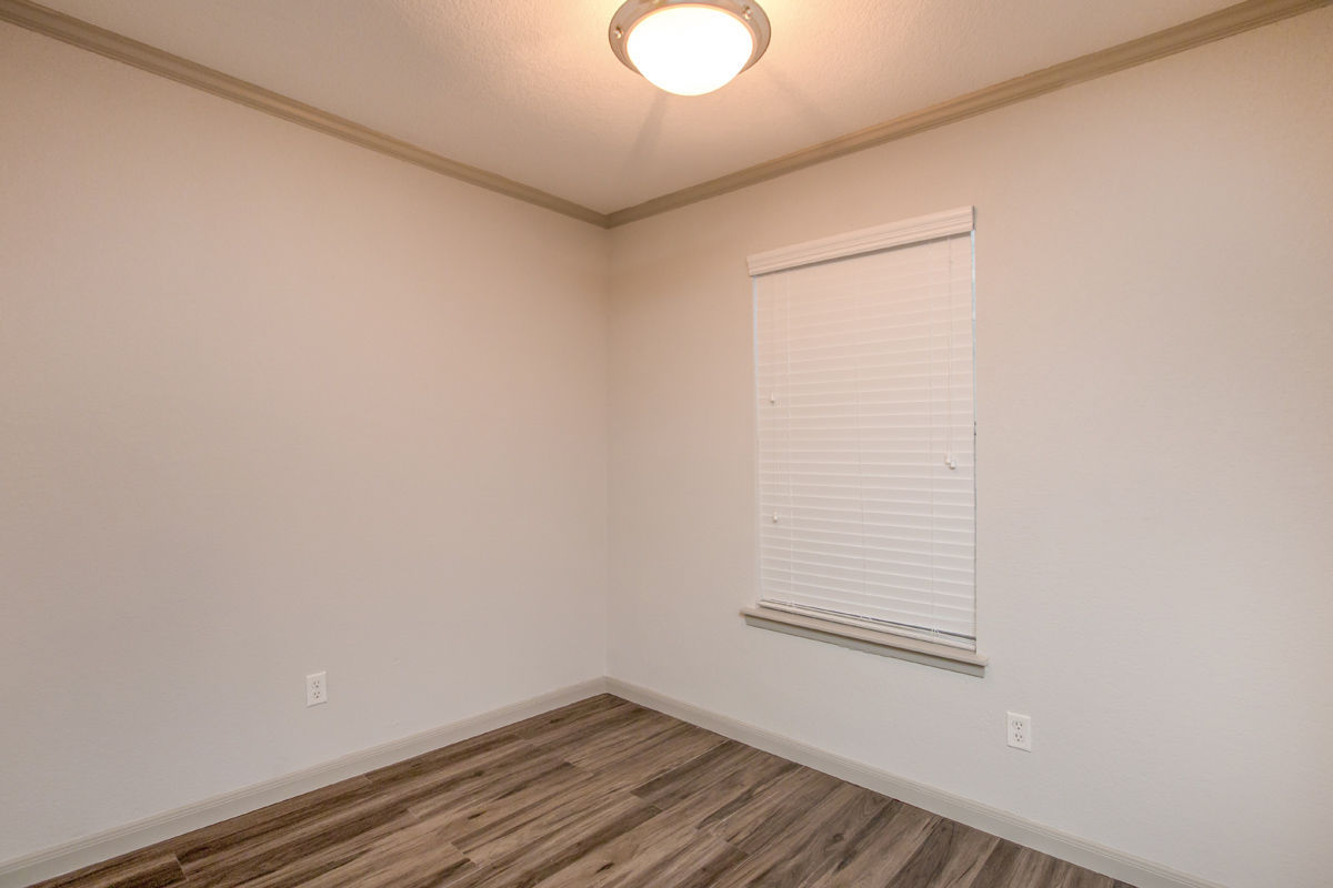 Elm Grove Image 18