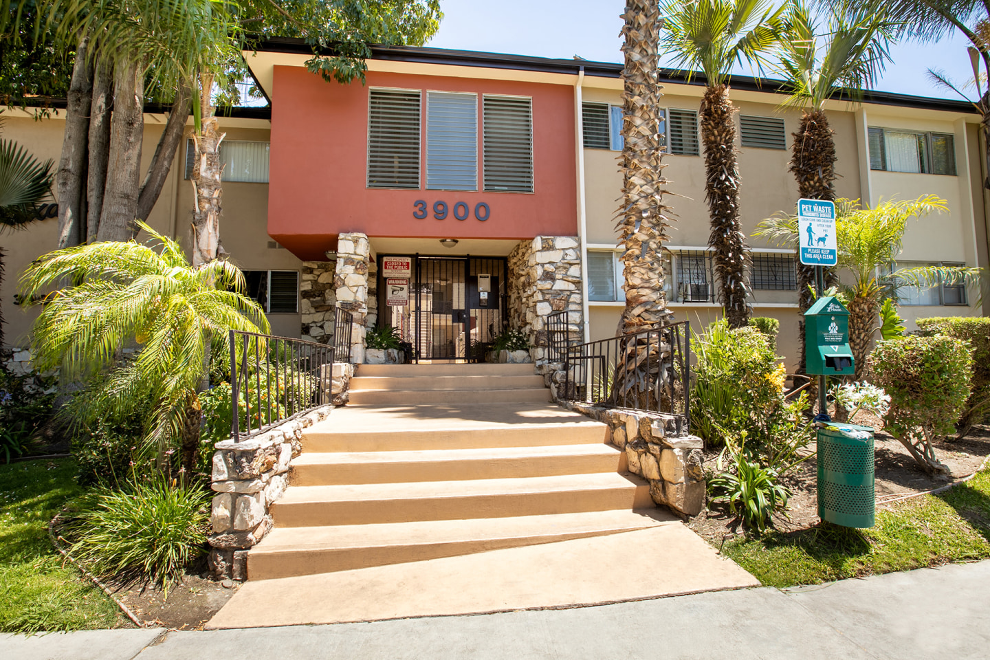 Roxanne Apartments Image 1
